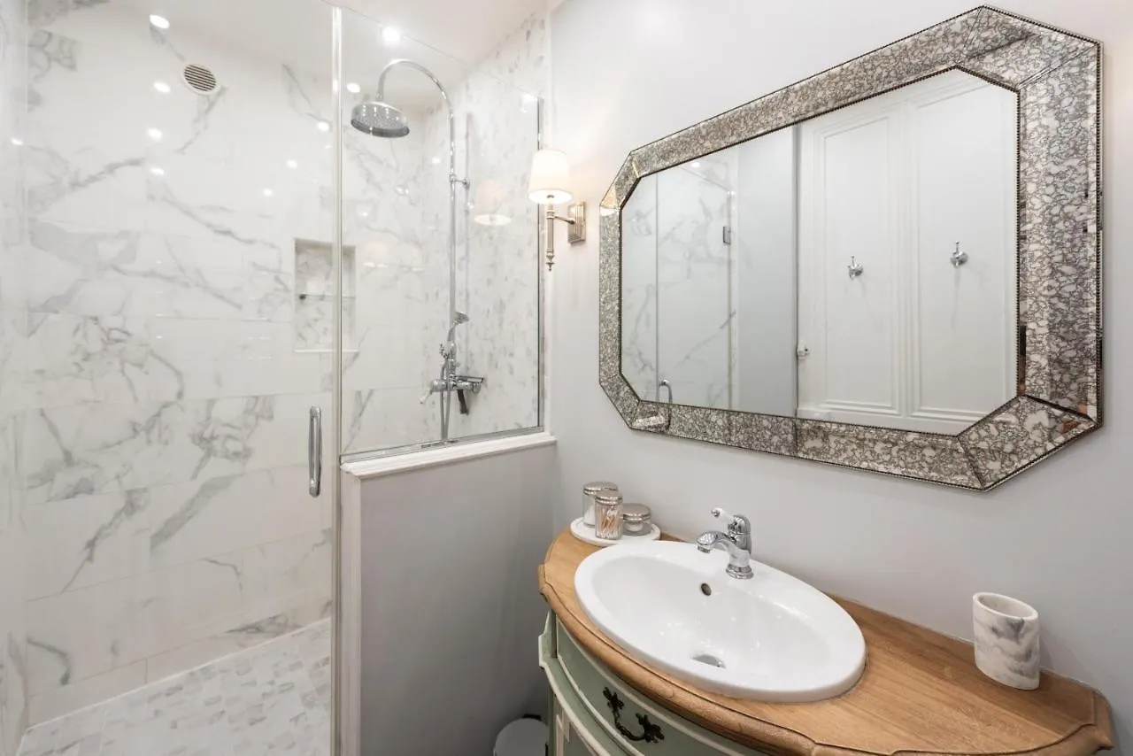 Le Dandy - Grand T3 Au Pied Du Metro Garibaldi Apartment Lyon 0*,  France