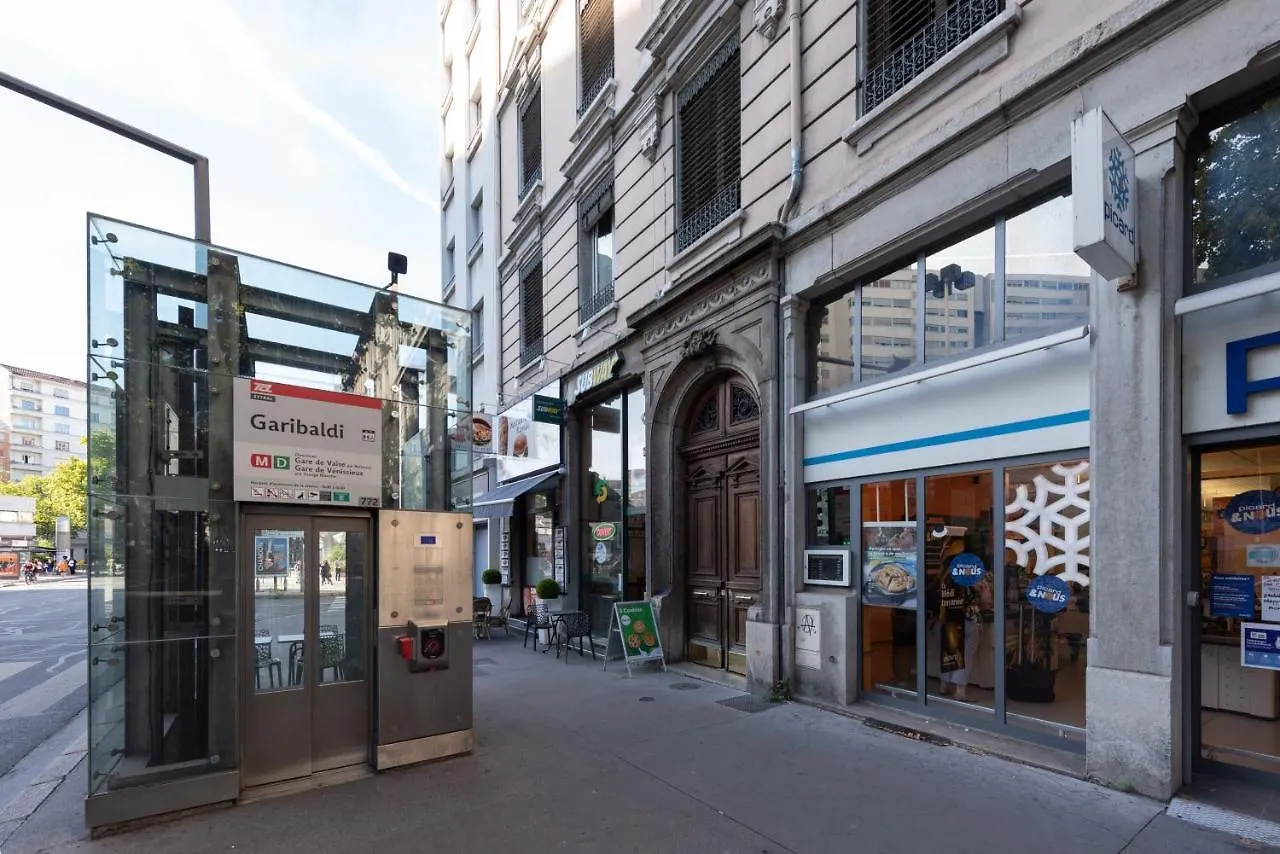Le Dandy - Grand T3 Au Pied Du Metro Garibaldi Apartment Lyon France